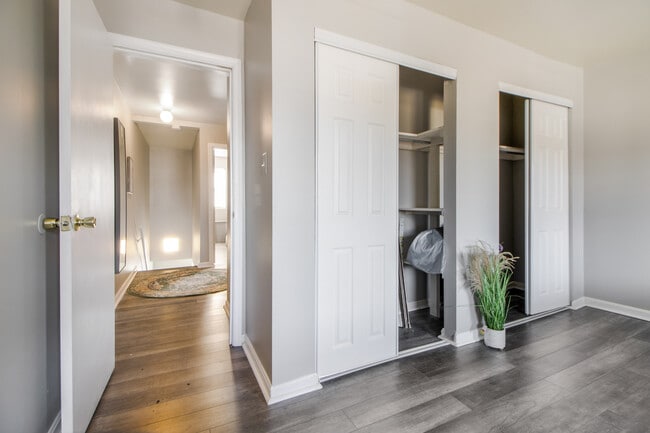 Armario - 1216 W Lafayette Ave