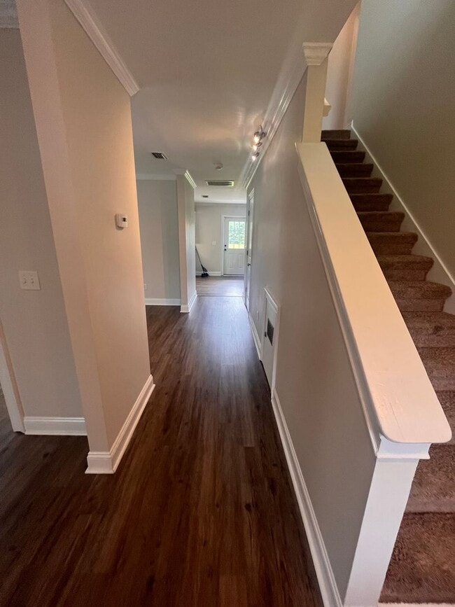 Building Photo - 2 Story Home in Ray City!
