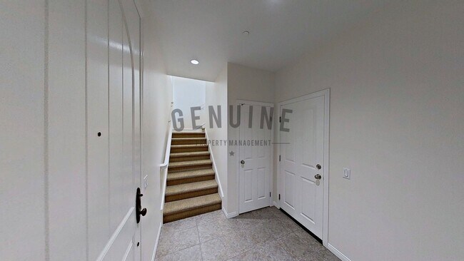 Foto del edificio - Beautiful Two-Level 2Bd 2Ba Condo in Irvine