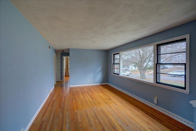 Foto del edificio - 714 N Meadow Ln