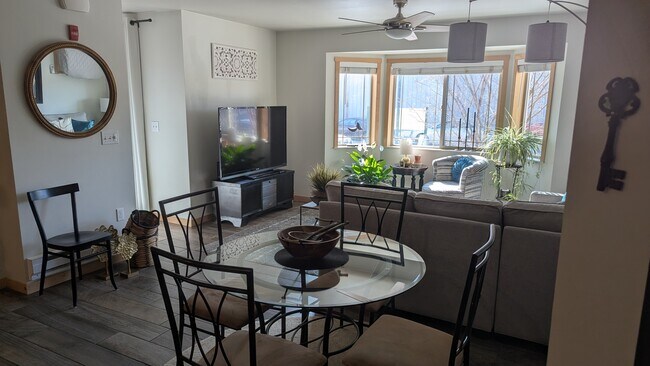 Building Photo - The Residences @ 1027