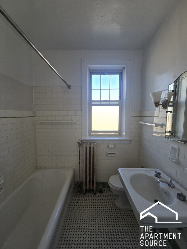 Foto del edificio - 909 Elmwood Ave