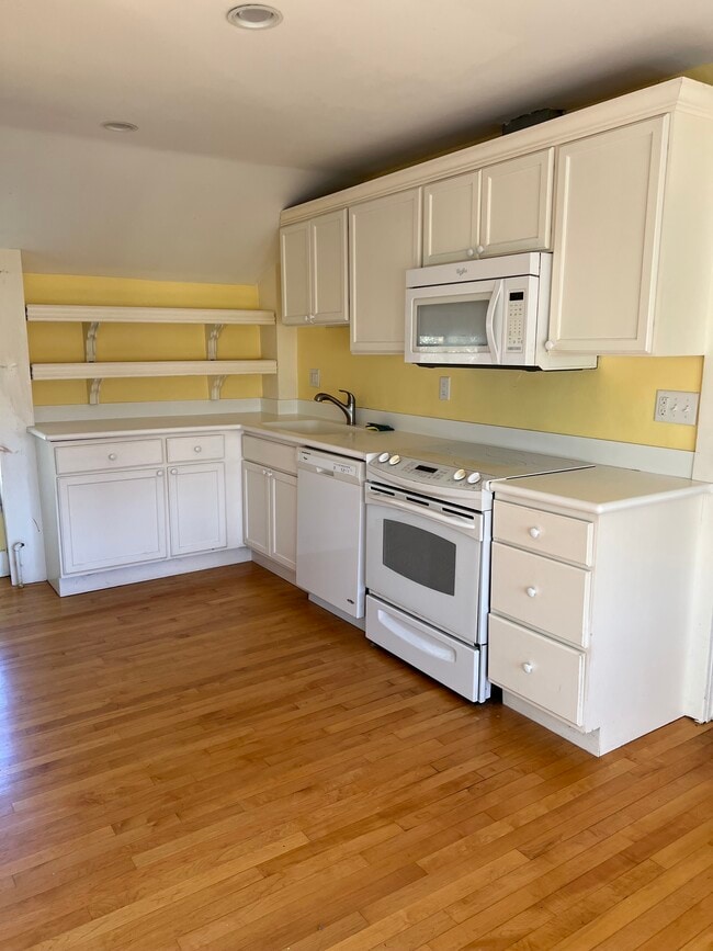 Building Photo - 148 Fitchburg Tpke