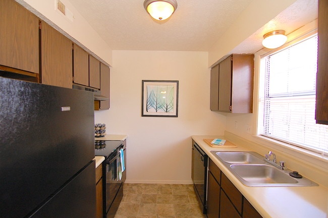 Building Photo - Abney Lake