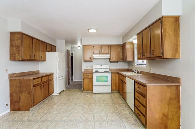 Building Photo - 4315 Eastcrest Cir W, Colorado Springs, CO...