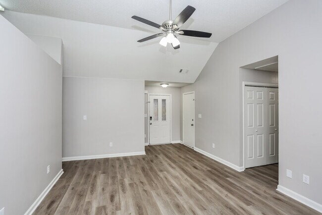 Building Photo - 4880 Phipps Dr