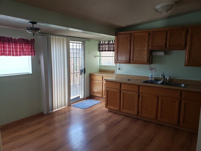 Foto del edificio - 709 Todhunter Avenue