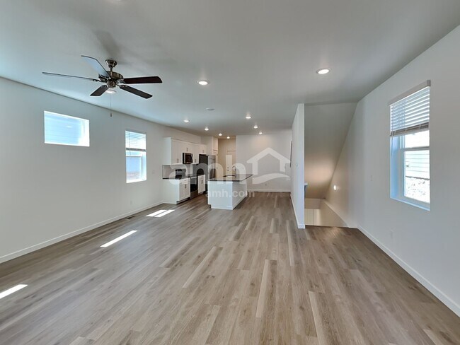 Foto del edificio - 23573 E 3rd Pl