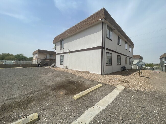 Building Photo - Charming 2 bedroom upstairs condo in Hende...