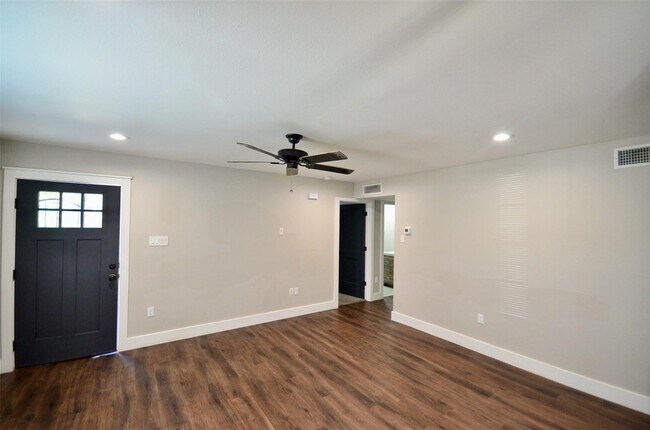 Foto del edificio - 4735 Redbud St