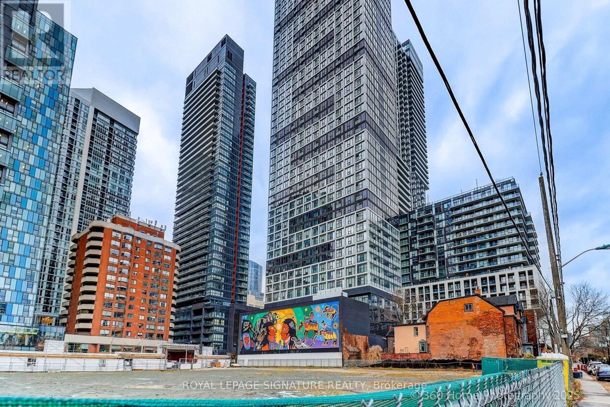 Photo principale - 181 Dundas St E