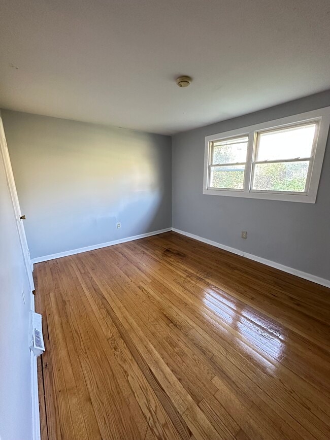 Building Photo - Crehange St 205/207
