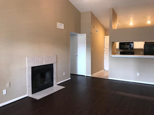 Building Photo - 2121 El Paseo St