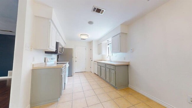 Building Photo - 1604 Wildflower Dr