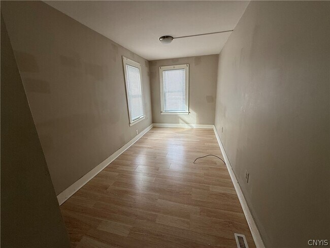 Building Photo - 135 Culbert St