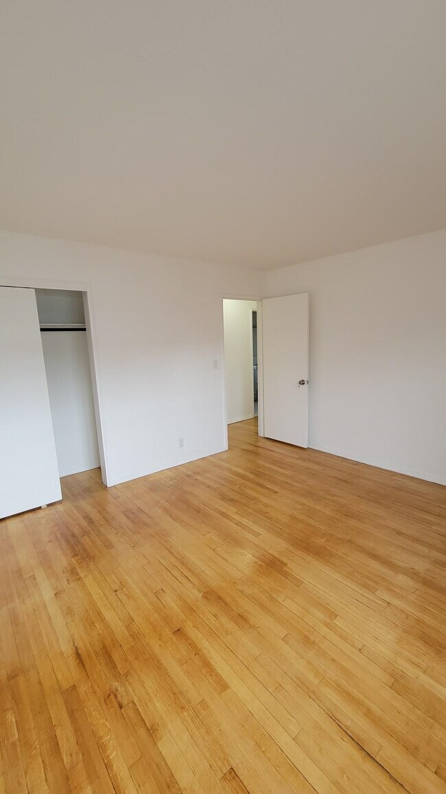 Building Photo - 204 Woodcliff Ave