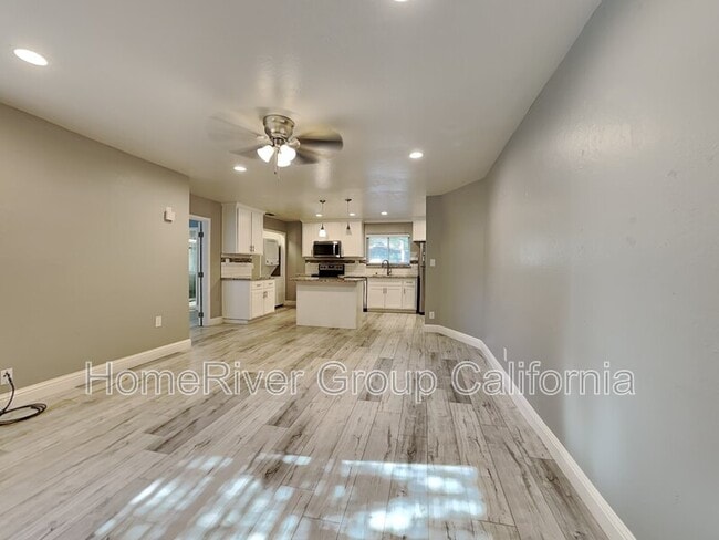 Foto del edificio - 3228 Somerset Rd