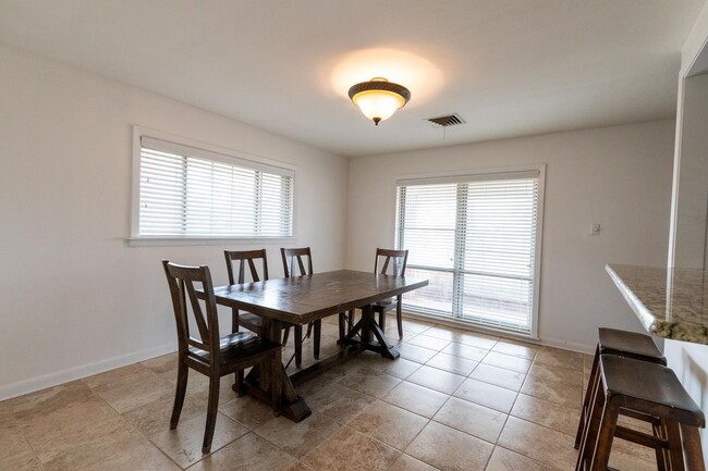 Foto del edificio - Spacious 3/2 home in South Bossier with Ut...