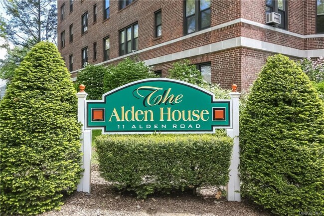 Building Photo - 11 Alden Rd