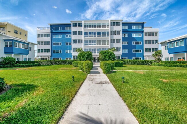Foto del edificio - 120 N Ocean Blvd