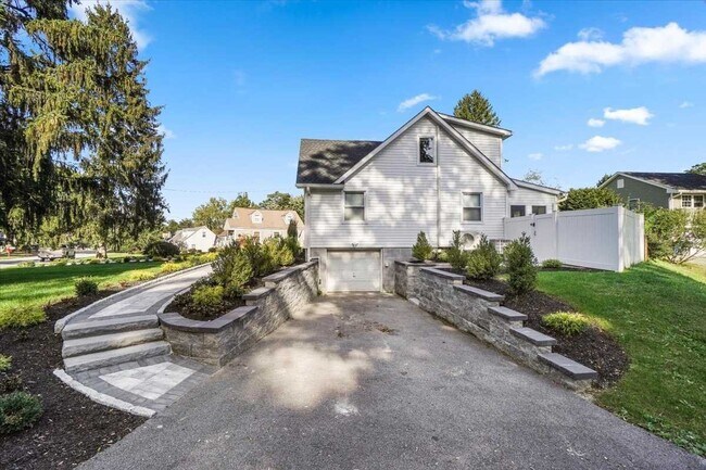 Building Photo - 36 Hasbrouck Dr