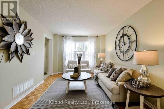 Photo du bâtiment - 33 Fenflower Ct