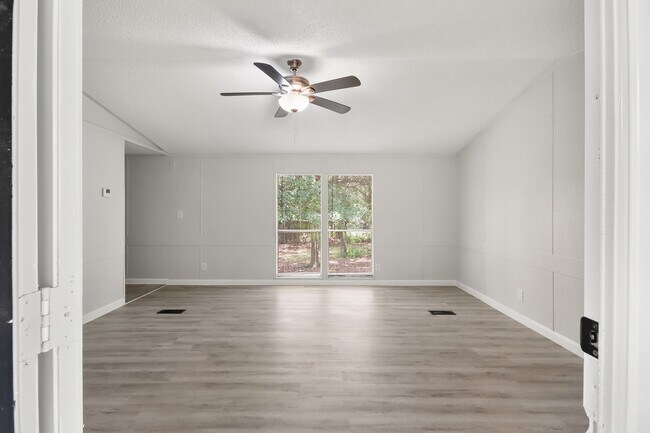 Foto del edificio - 25494 Deepwood Dr