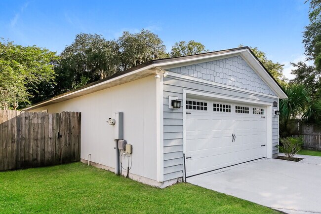 Building Photo - 8200 Highfield Ave