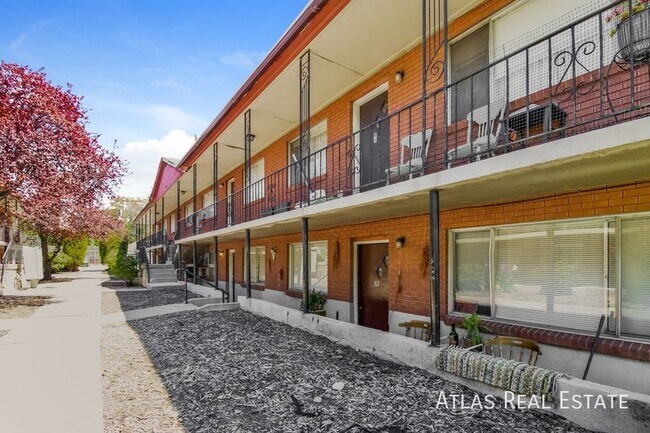 Foto del edificio - 1363 Emery St W