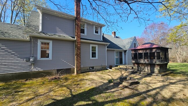 Building Photo - 35 Meadow Rd