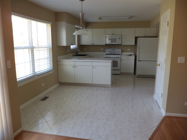 Building Photo - 228 Pinehurst Dr