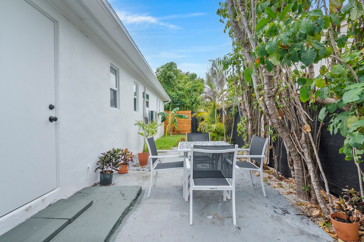 Foto del edificio - 570 NW 113th St