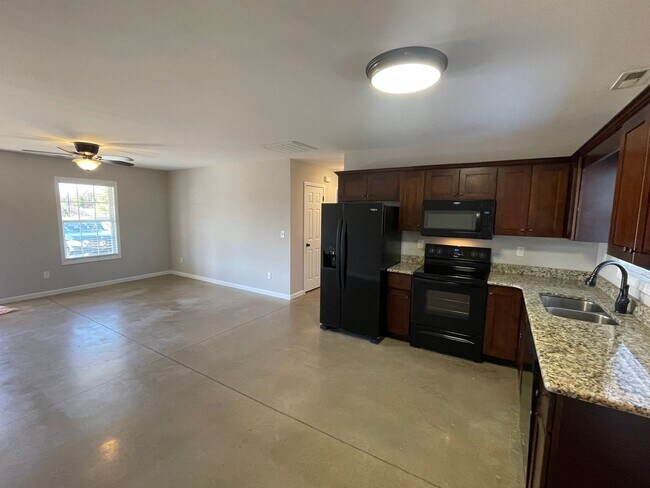 Foto del edificio - Available 10/7/2026! Fantastic 2 bedroom, 1 bath duplex available in Denver, NC