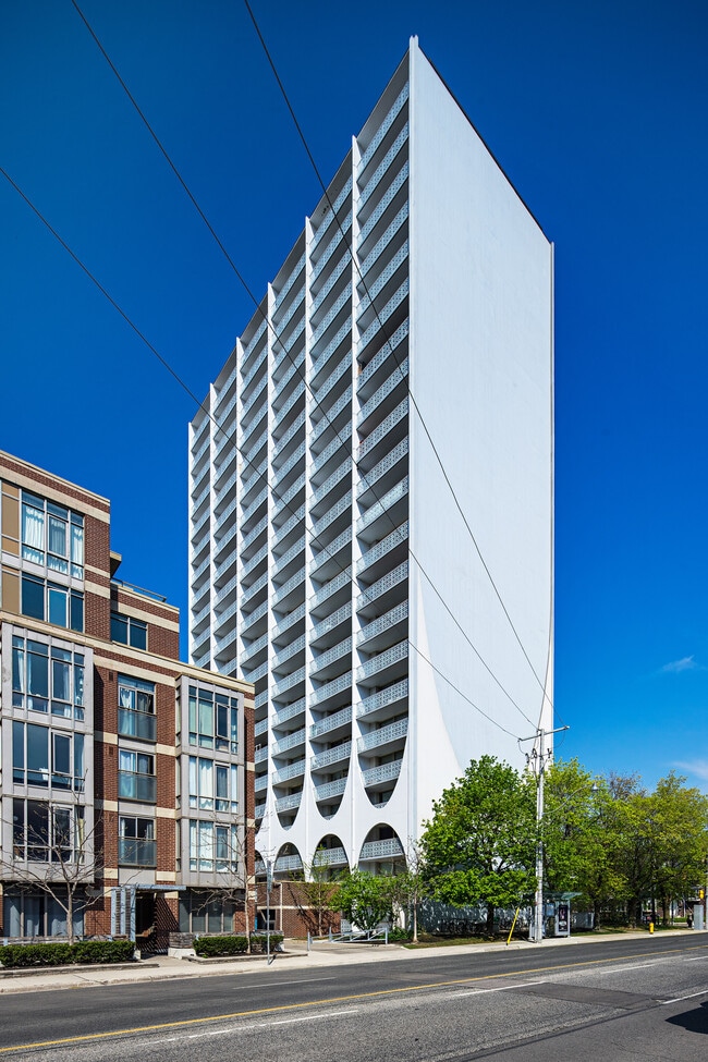 Building Photo - 100 Spadina Road