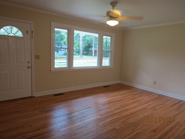 Building Photo - Alice Drive Area-3 Bedroom, 1 Bathroom