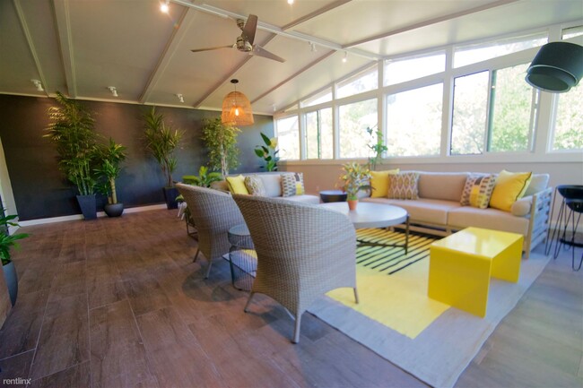 Foto del edificio - 2 br, 2 bath Apartment - 200 Waverley St 10