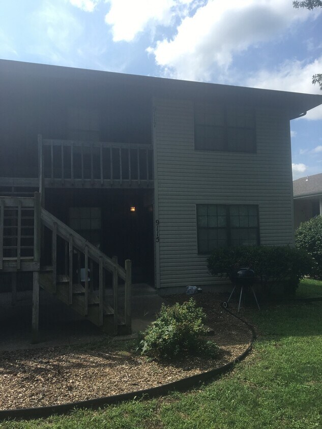 Primary Photo - Updated 2-Bedroom Apartment in Raytowm