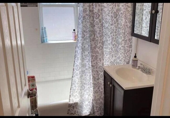 Foto del edificio - 0 bedroom in Chicago IL 60613
