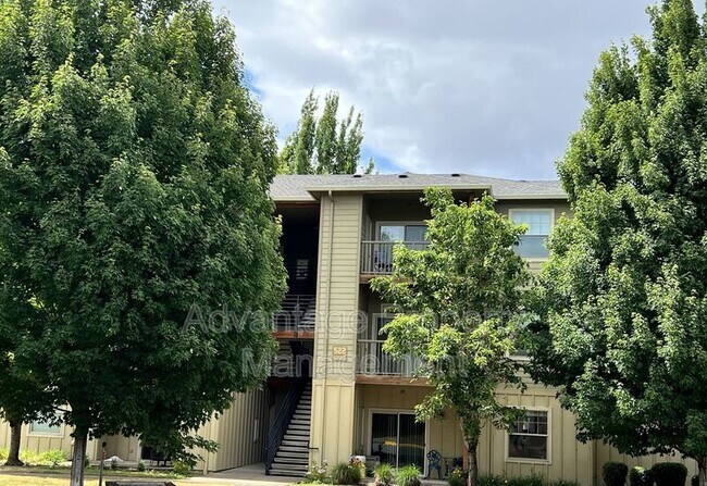Foto del edificio - 522 Catron St N
