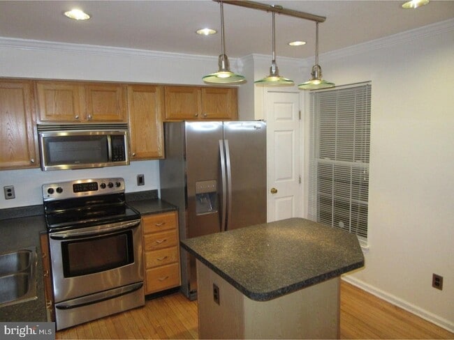 Building Photo - 1 E Christina Pl
