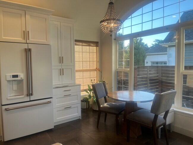 Foto del edificio - 648 E Maberry Dr