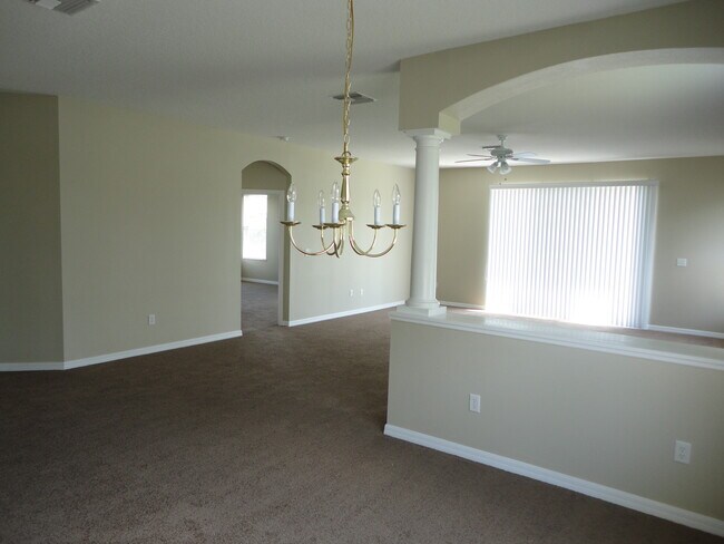 Foto del edificio - 19043 New Passage Blvd