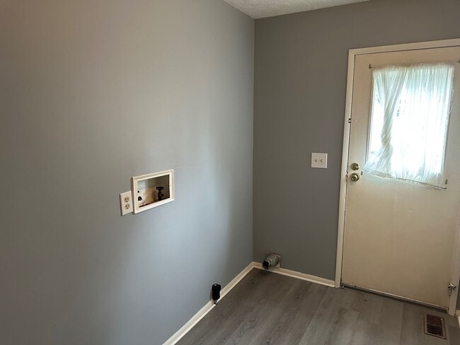 Building Photo - 448-450 Bartley