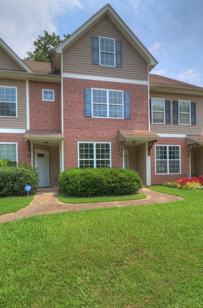 Building Photo - 4682 Ernest Dr