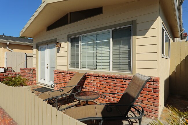 Building Photo - 1324 W Balboa Blvd