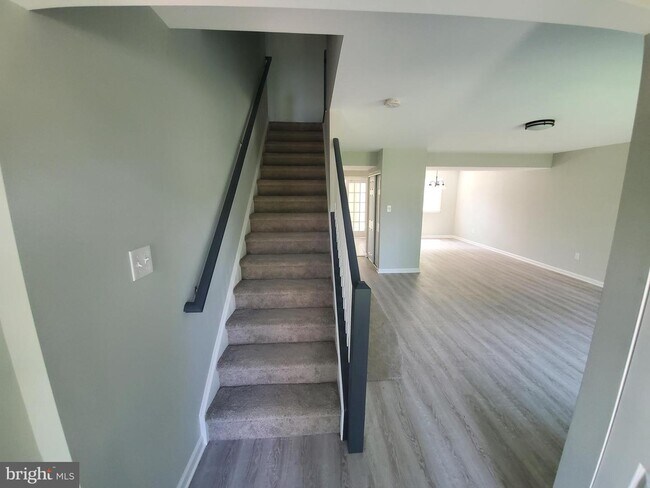 Building Photo - 104 Eton Ln