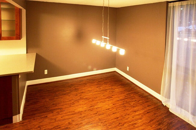 Large 2br/2ba - All utilities included in rent - Large 2br/2ba - All utilities included in rent Apartment