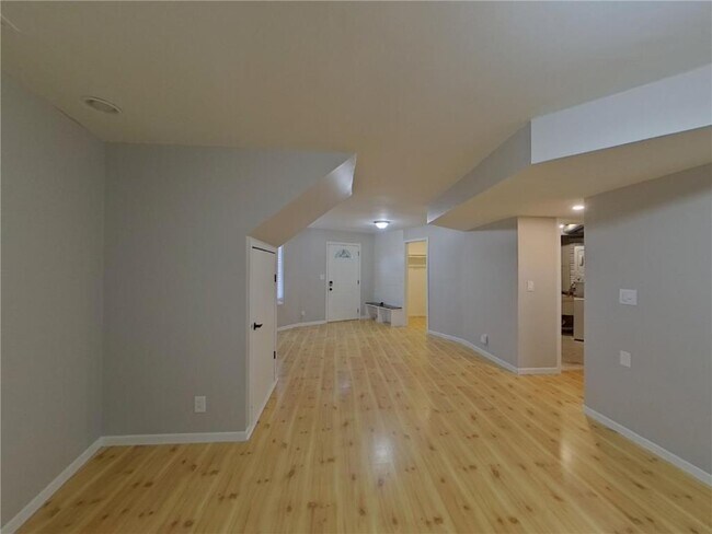 Building Photo - 805 Garrison Ct