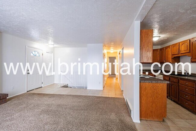 Building Photo - 4670 Stratton Dr E