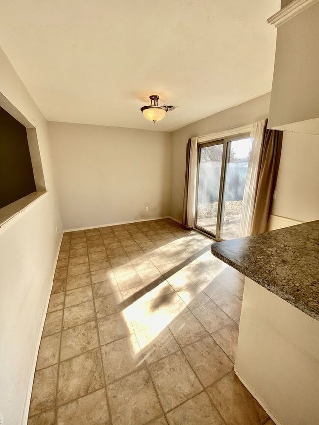 Building Photo - 1016 Juno Cir